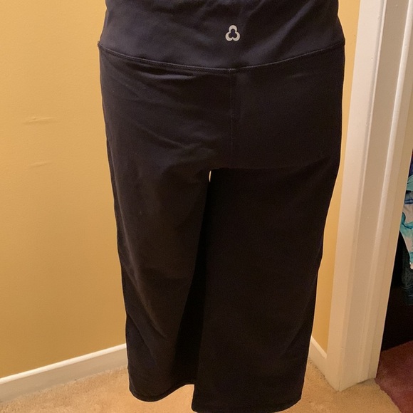 Titika Active Couture 3/4 yoga pants - Picture 5 of 6